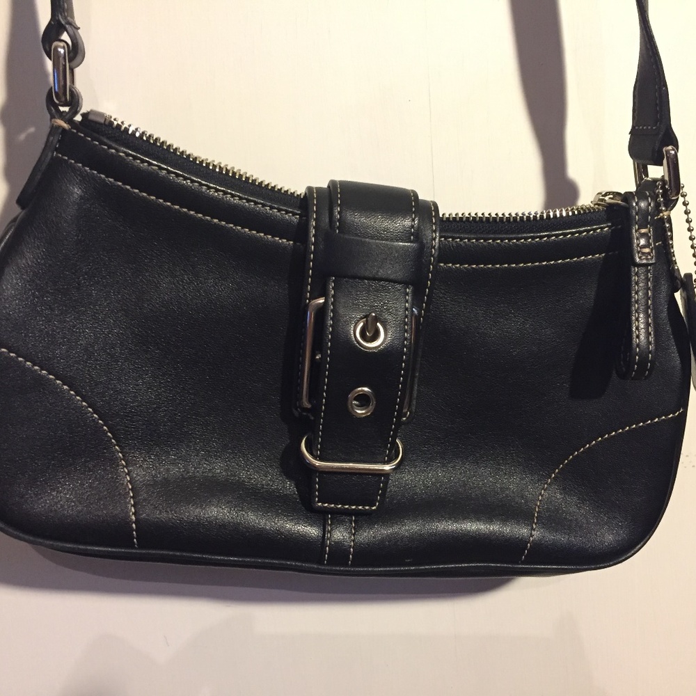 Coach Blk Leather Buckle Crossbody bag # D04S-7540